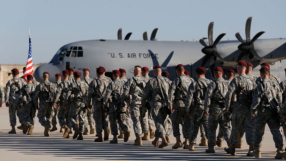 Fem militäranställda startar nu en rättsprocess mot Trumps direktiv att förbjuda transpersoner i armén.