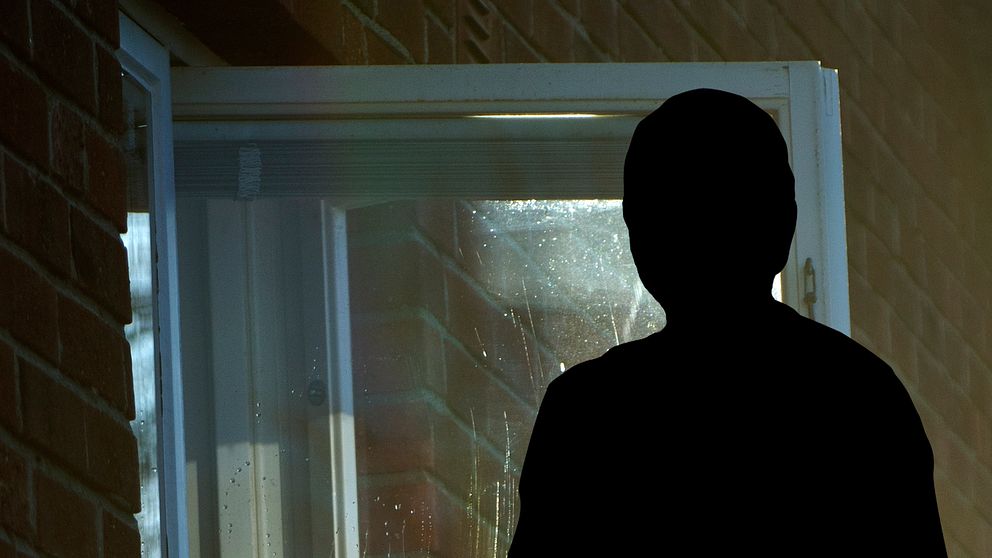 grafisk silhuett av person, framför ett öppet fönster