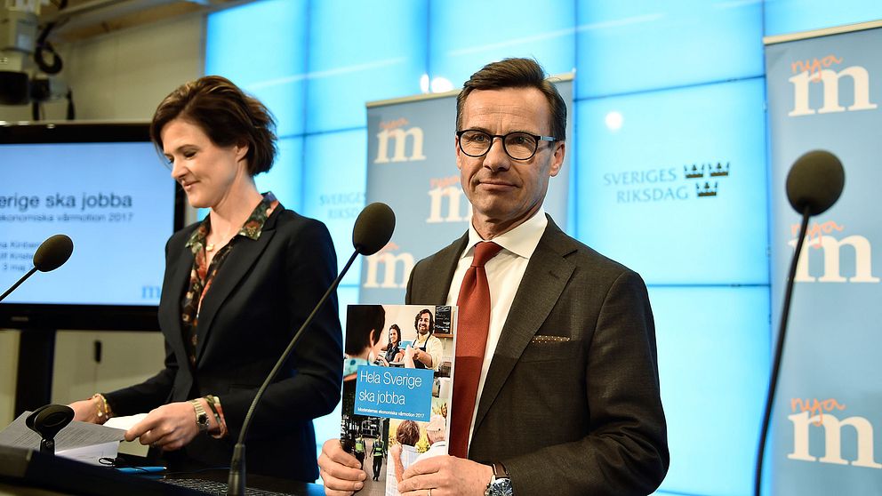 Anna Kinberg Batra (M) och Ulf Kristersson (M) på en presskonferens.