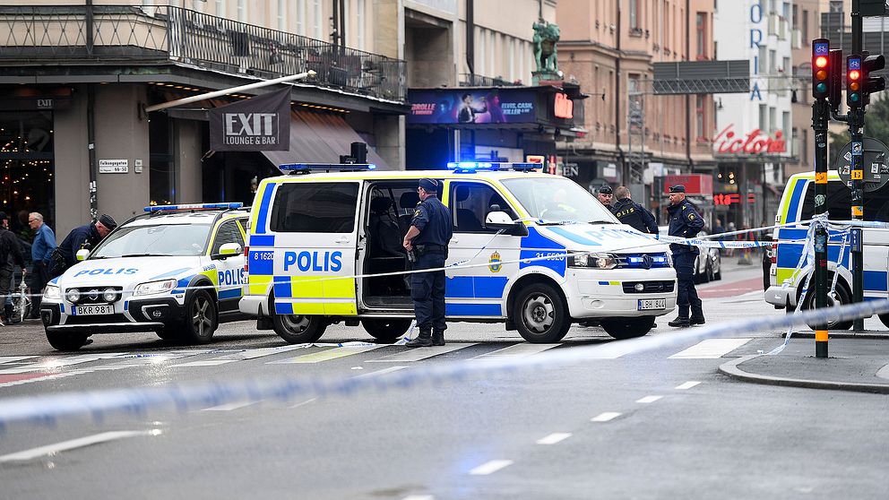 Polisavspärrning efter knivattacken vid Medborgarplatsen