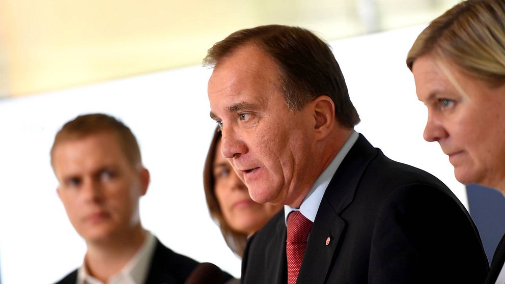 Stefan Löven på en presskonferens