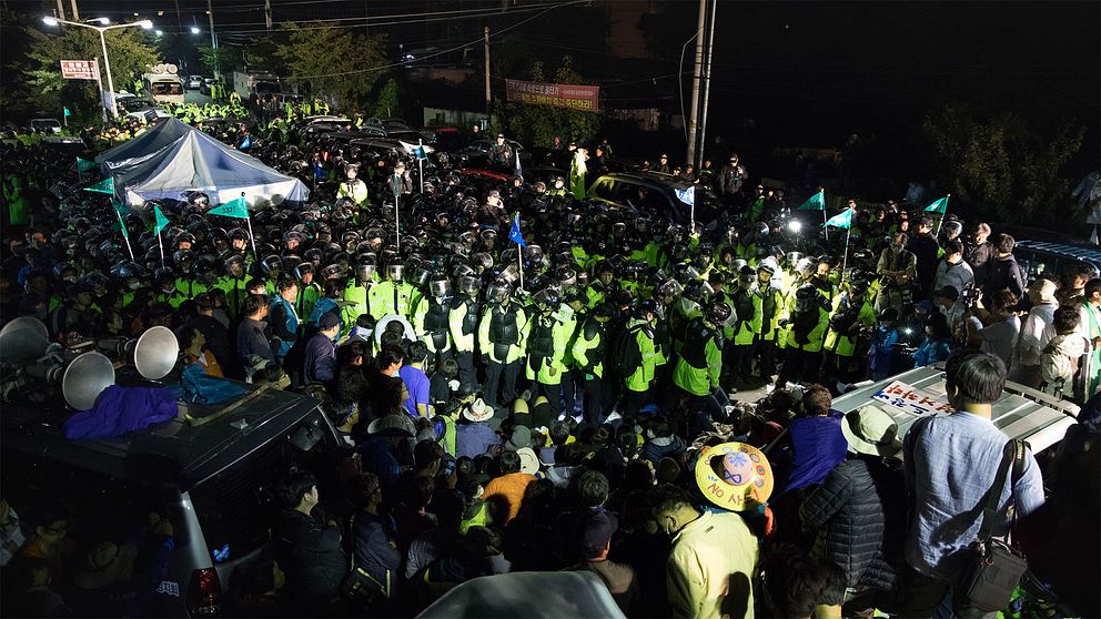 8000 poliser och 500 obeväpnade demonstranter