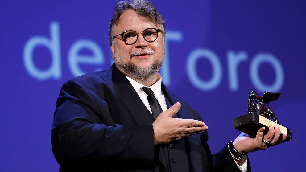 Guillermo del Toro fick Guldlejonet i Venedig.