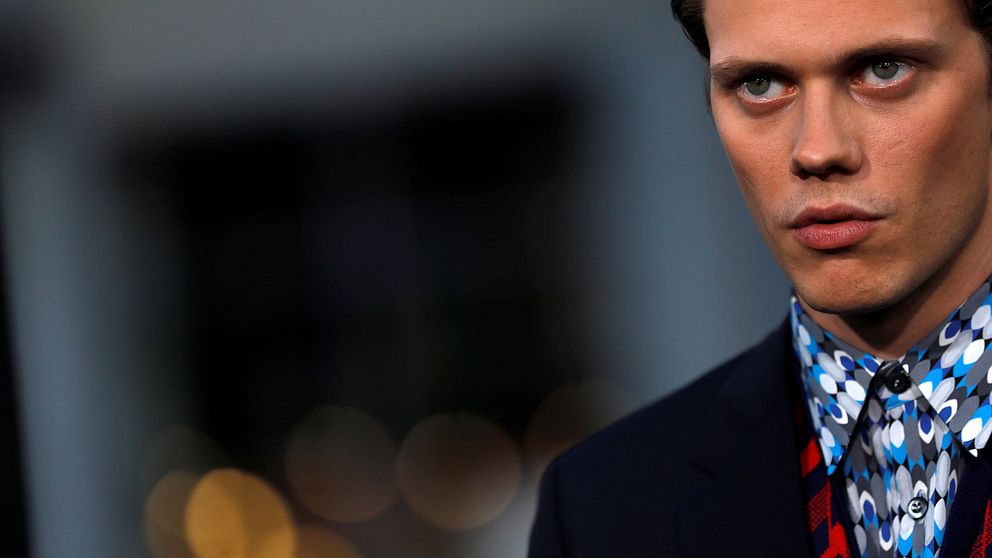 Bill Skarsgård spelar clownen Pennywise i ”Det”.