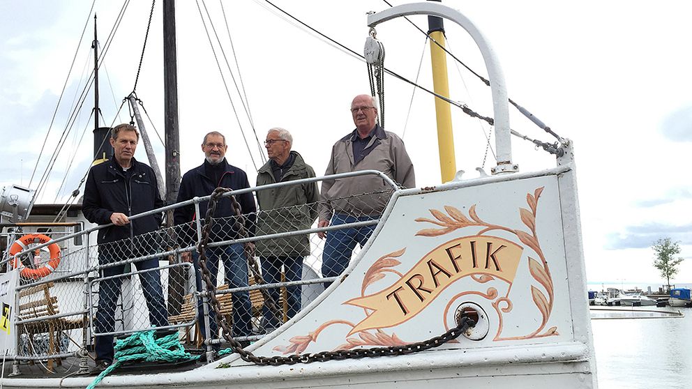Sällskapet S/S Trafiks Vänner i Hjo har haft ett tungt år. Från vänster: Rolf Birgerson, skeppare, Anders Svenson, kassör, Göran Jonsson, ordförande och Thomas Gruvesäter, sektreterare.