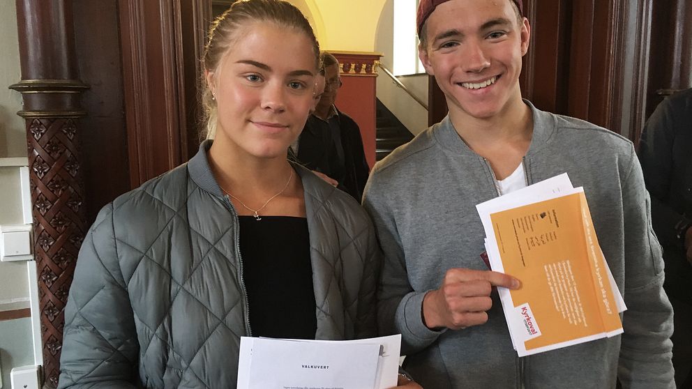 Tuva och Felix Balkerud, två 16-åringar i Sundsvall som valt att gå och rösta i kyrkovalet