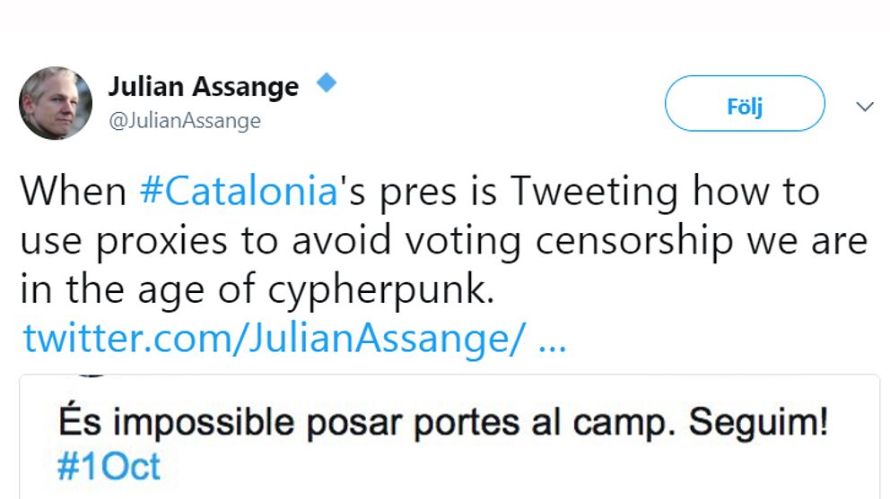 Skärmdump från Julian Assanges Twitter med texten ”När Kataloniens president twittrar instruktioner för hur man använder proxyservrar för att komma runt valcensur är vi i cyberpunkens tidsålder”.