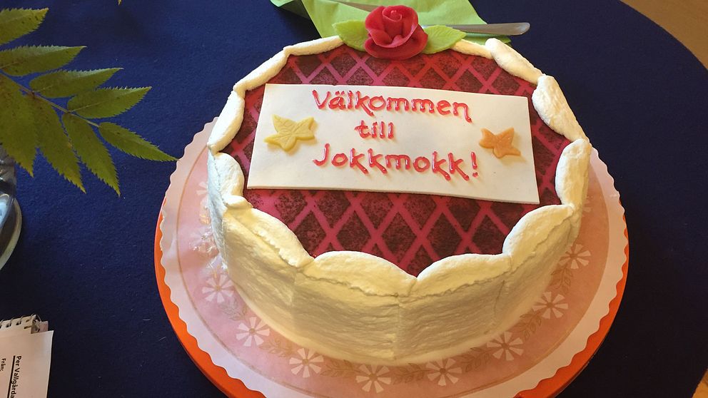 Tårta där det står Välkommen till Jokkmokk