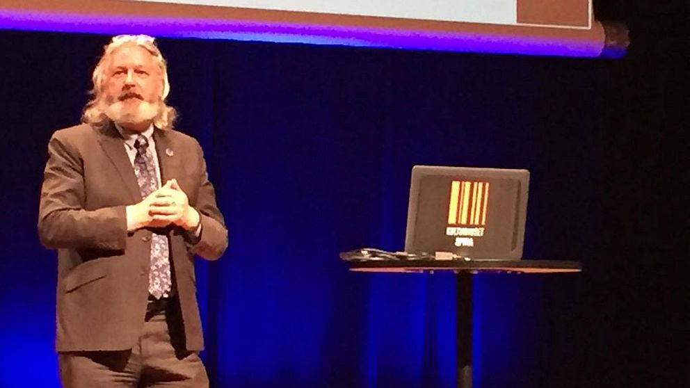 WDF:s ordförande Colin Allen, från Australien