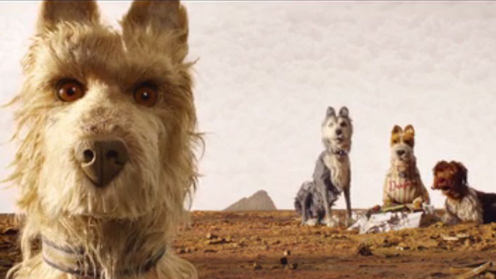 Som vanligt har den egensinnige Wes Anderson samlat sina favoritskådespelare till sin nya film. Men den här gången spelar de hundar.
