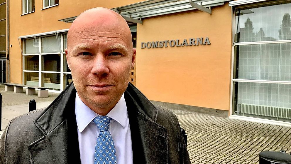 Mats Tornéus, advokat, utanför Linköpings tingsrätt