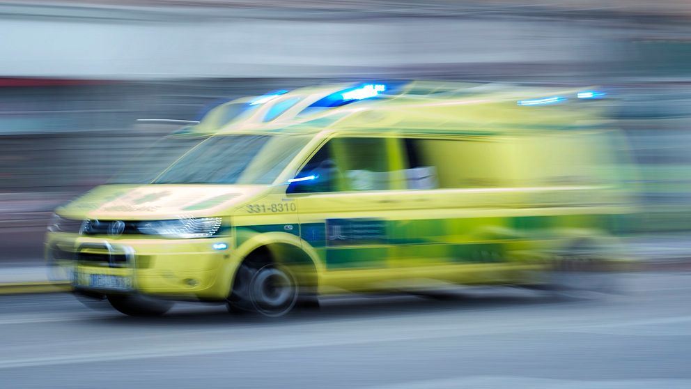 Ambulansfordon under utryckning