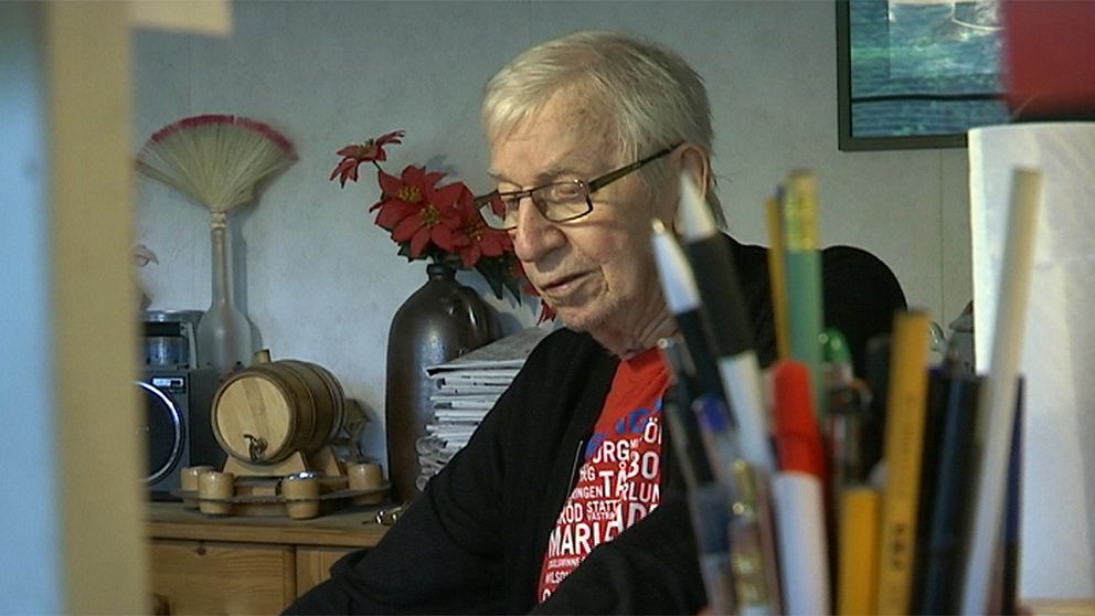 Trots svåra smärtor har 88-årige Åke Lundin från Påarp fått vänta på hjälp att byta kateter flera gånger.
