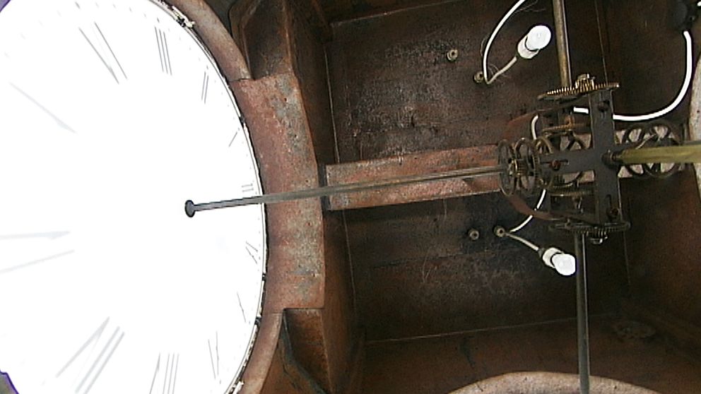 I mer än 100 år har tornklockan i det gamla rådhuset i Kristinehamn slagit varje hel och halvtimme
