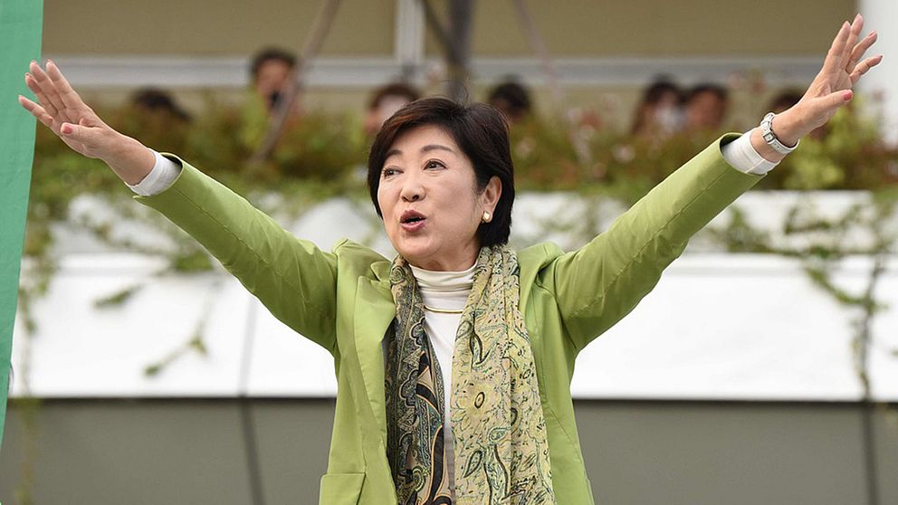 Yuriko Koike är en av Japans få kvinnliga toppolitiker. Med ett nybildat parti utmanar hon den sittande premiärministern i söndagens val.
