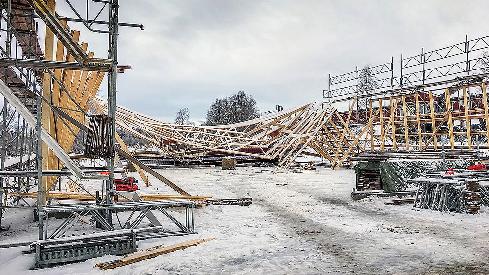 Enligt Jan-Olov Persson föreställer bilden en sågbacke, inte en byggnation utan bygglov, som kommunen påstod i vintras.