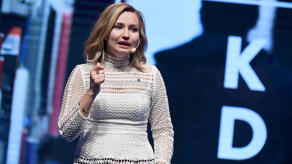 Ebba Busch Thor håller tal på Kristdemokraternas riksting i Uppsala.