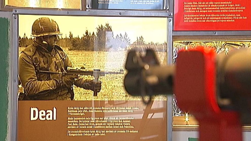 Mellan åren 1813 till 2010 tillverkades över två miljoner vapen i Eskilstuna. Utställningen Laddat på Eskilstuna stadsmuseum berättar om fyra av dessa.