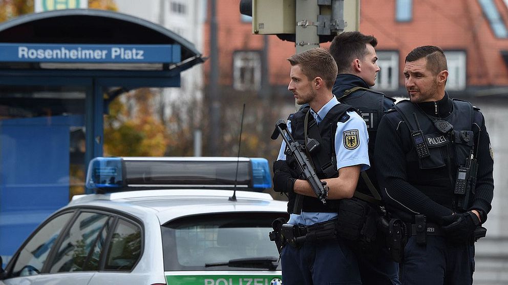 Enligt polisen har person gripits, men det är ännu oklart om mannen kan kopplas till dådet.