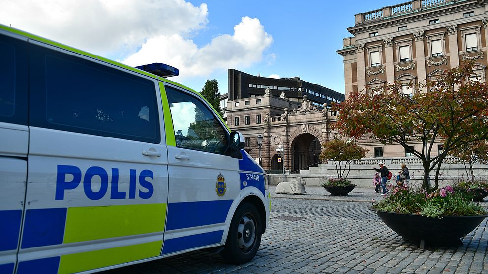 En polisbil utanför Rosenbad i Stockholm.