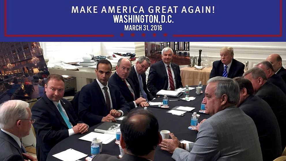 Donald Trumps tweet från ett möte i hans nationella säkerhetsteam. George Papadopoulos är den tredje personen från vänster.