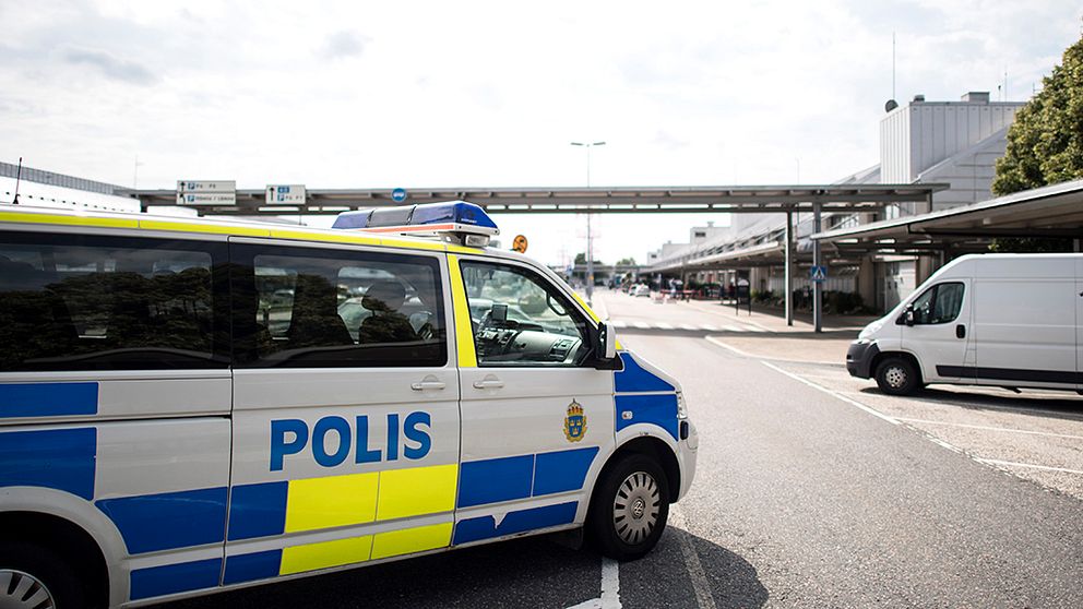 Polisen på plats utanför Landvetters flygplats.