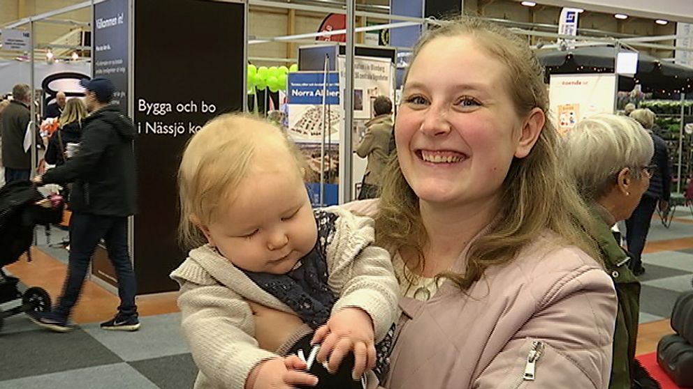 Rebecca Knutsson med dottern Hilma, 7 månader