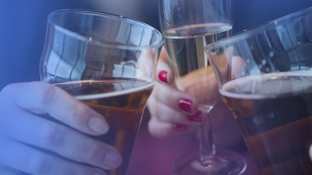 Alkoholister kan lära sig dricka med måtta visar ny svensk forskning
