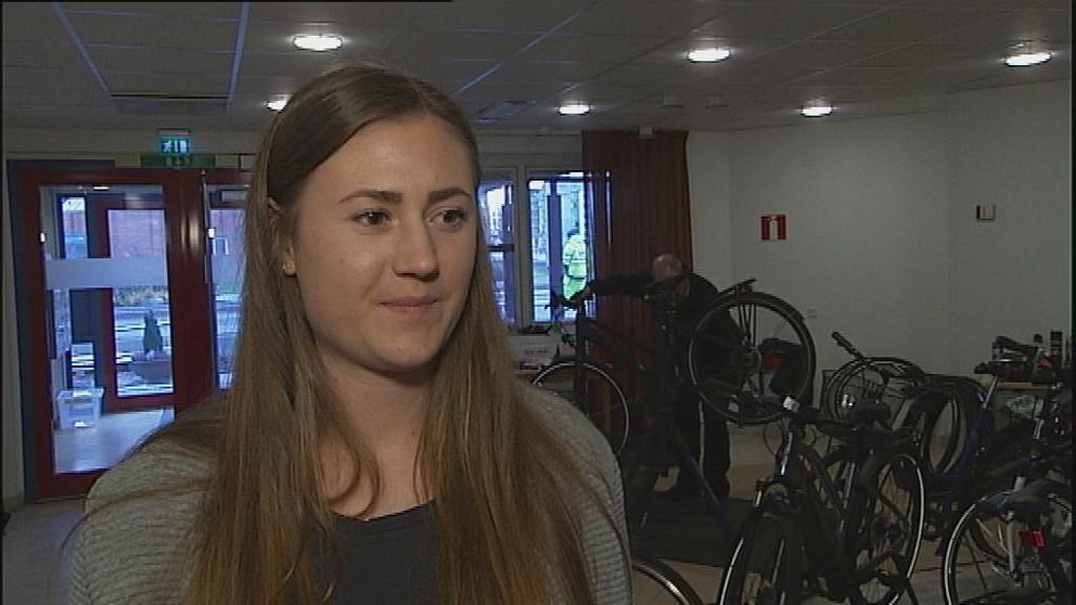 Anna Johansson väljer att cykla på vintern.