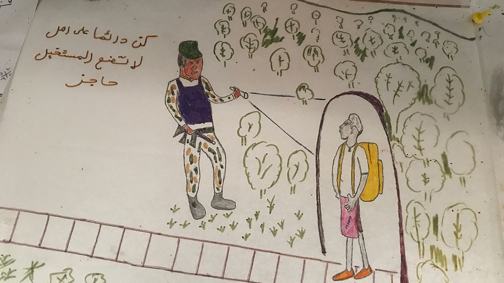 En teckning föreställande en gränspolis och en migrant.