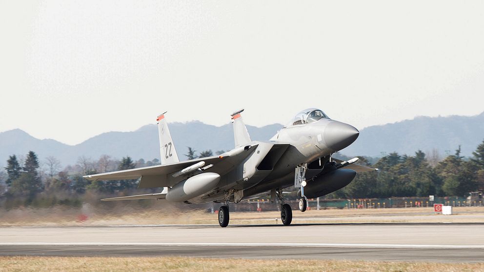 Ett amerikanskt stridflygplan lyfter från flygbasen Gwangju i Sydkorea.