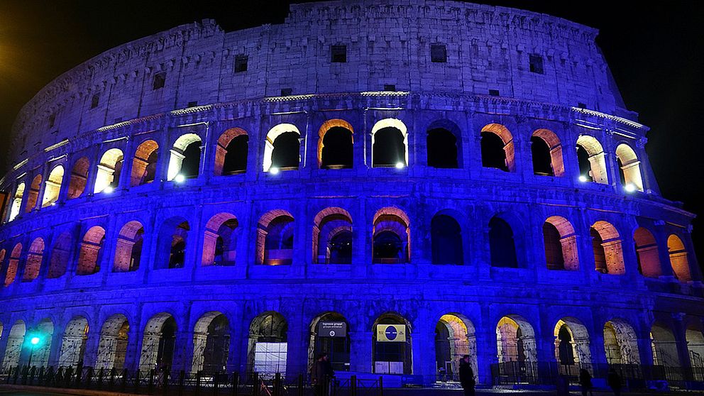 Här lyser Italien lyser upp Colosseum i Rom