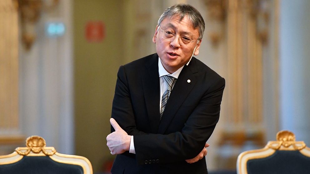 Nobelpristagaren i litteratur Kazuo Ishiguro under pressträffen på Svenska akademien i Stockholm