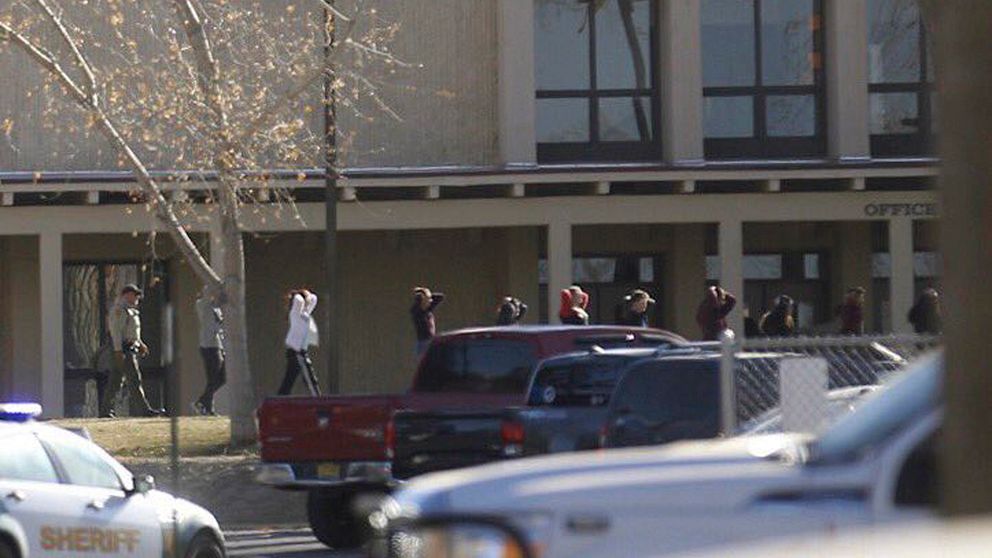 Flera elever ska ha dött i en skolskjutning i New Mexico i USA.