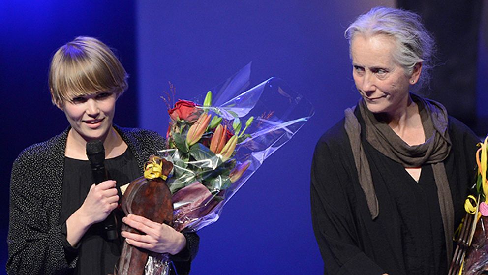 Ellen Karlsson och Eva Lindström på scen.