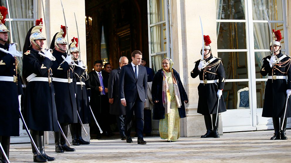 Frankrikes president Emmanuel Macron och Bangladeshs premiärminister Sheikh Hasina vid toppmötet i Paris.
