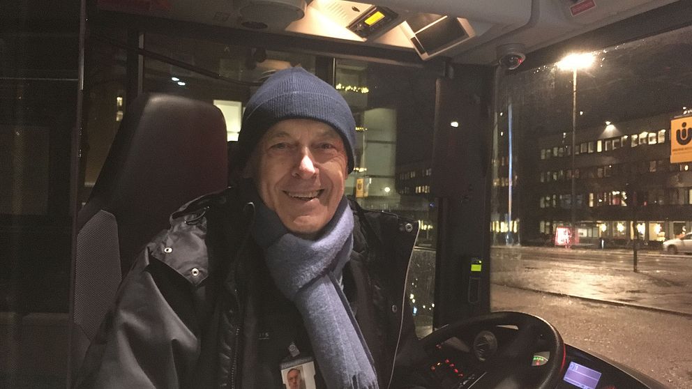 Anton Boduljak har kört buss länge och försöker vara smidig för att undvika bråk.