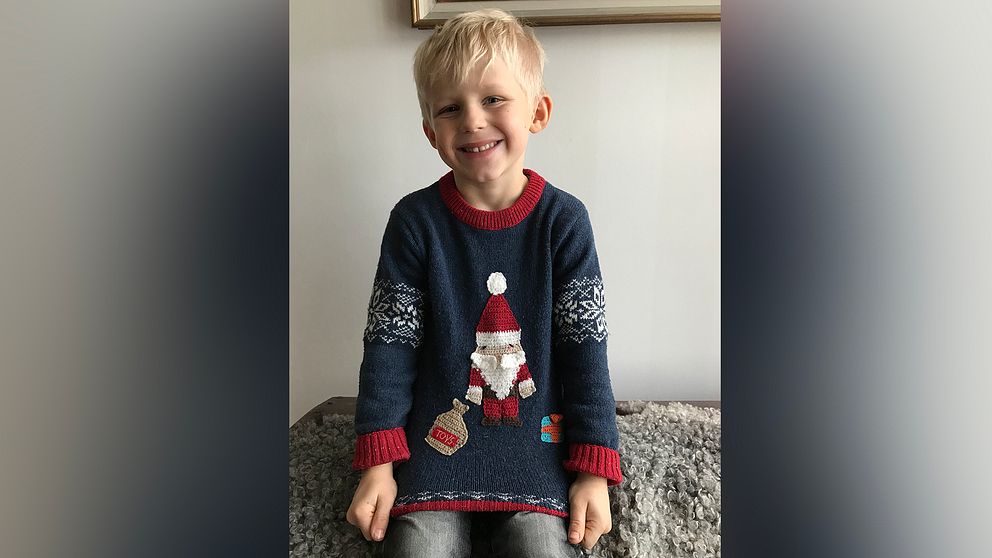 Elliot Jagelund, 5 år, i sin jultröja.