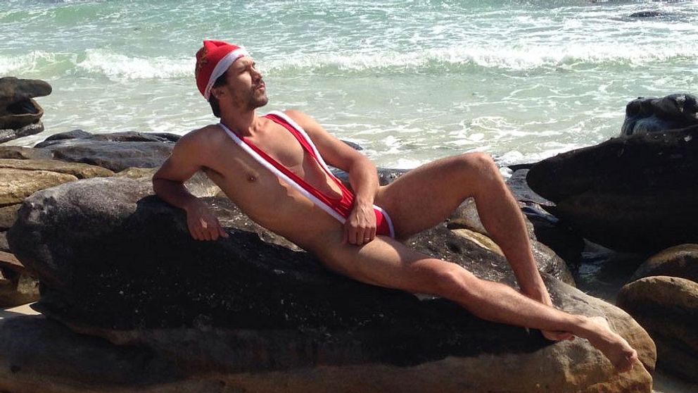 David Nilsson, 34, slappar i sin aningen minimala ”jultröja” på varmare breddgrader
