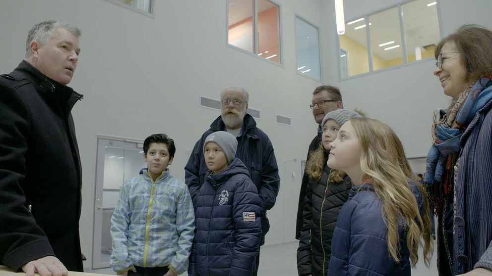 Eleverna var nyfikna på nya Kung Karls skola i Kungsör.