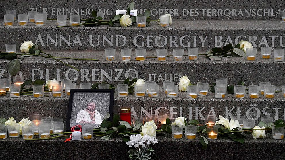 De tolv offren för terrordådet den 19 december 2016 har fått sina namn inristade vid attentatsplatsen i Berlin.
