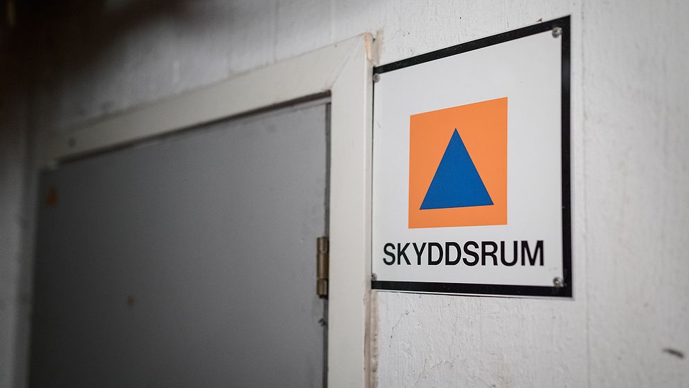 En dörr till ett skyddsrum.