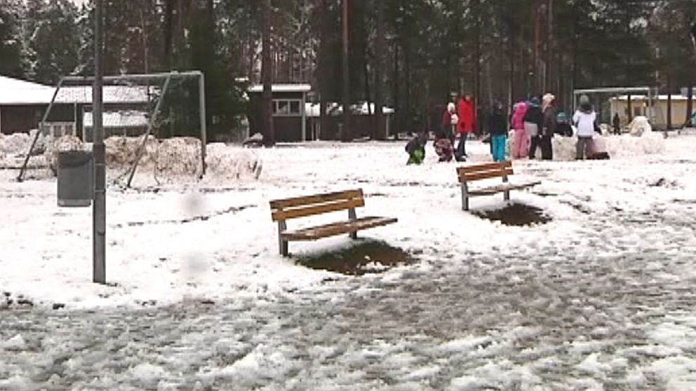 Första snön för säsongen i Götaland föll den 21 november. Rejält krambar var snön i Aneby.