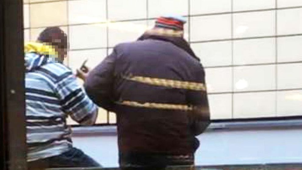 Den misstänkte 55-åringen samt ett av offren.