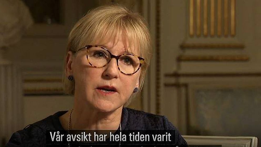 Utrikesminister Margot Wallström (S) varnar Nato för att pressa Sverige.