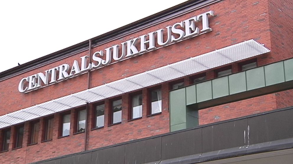 Centralsjkuhuset i Karlstad. På huset syns en skylt där det står ”Centralsjukhuset