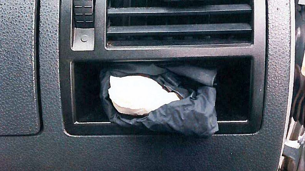 amfetamin i handskfacket på en bil