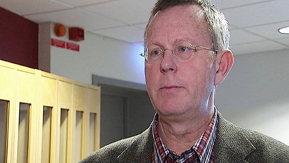 närbild på försvarsadvokat andreas victor