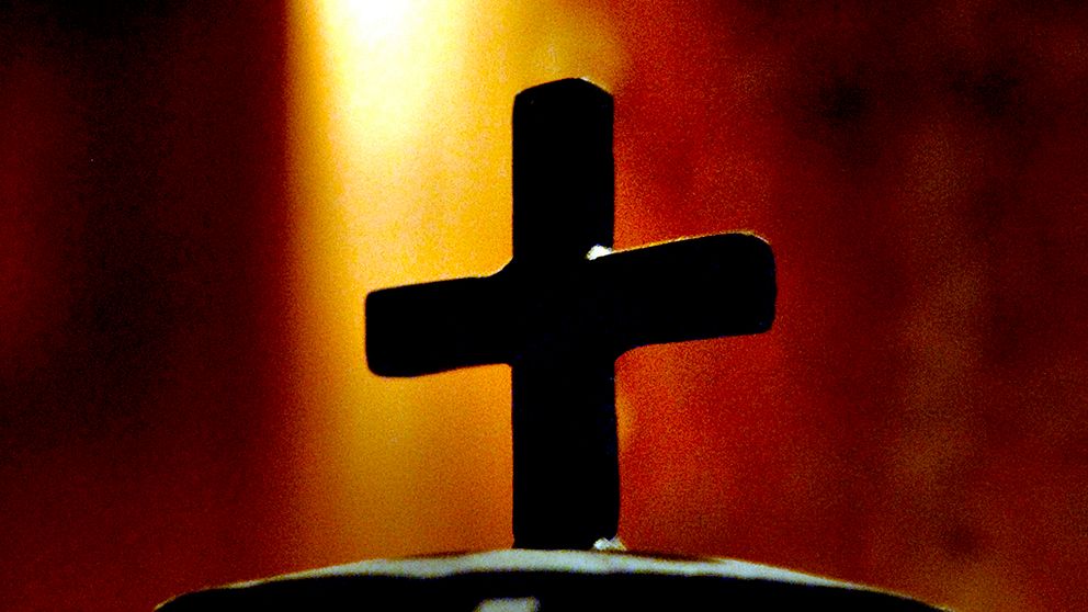 Pastorn misstänks bland ha att hotat sin dotter med att han skulle driva ut demonerna ur henne.