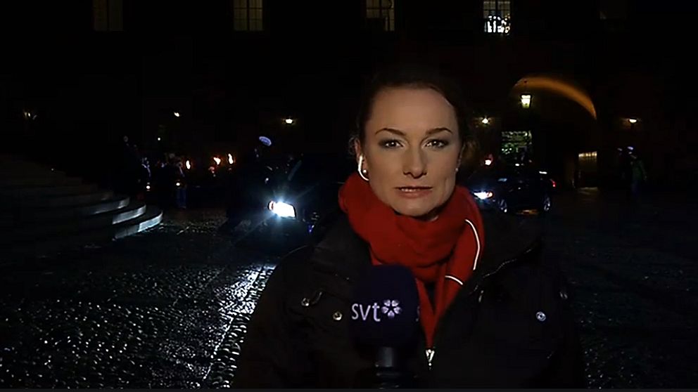 SVT Nyheterna sänder från röda mattan i samband med att gästerna anländer